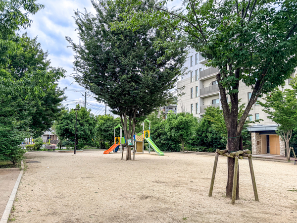成宗さくら公園まで約110m(徒歩2分) 成宗さくら公園まで約110m(徒歩2分)