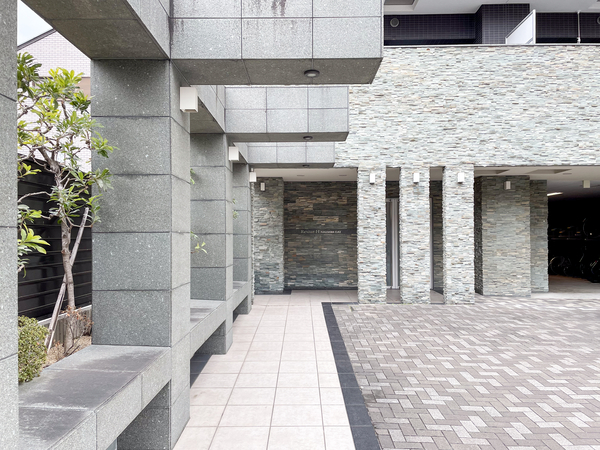 【レジュールアッシュ福島キューズ】エントランス