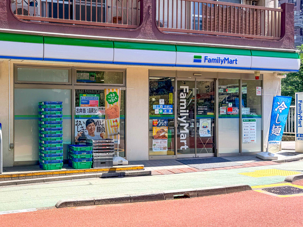 ファミリーマート東中野五丁目店まで約28m(徒歩1分)