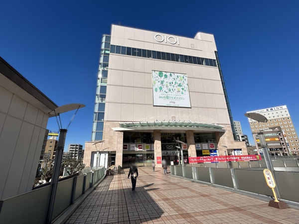 マルイファミリーは、約200m（徒歩3分）。