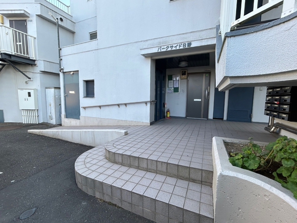 【パークサイド日野】エントランス