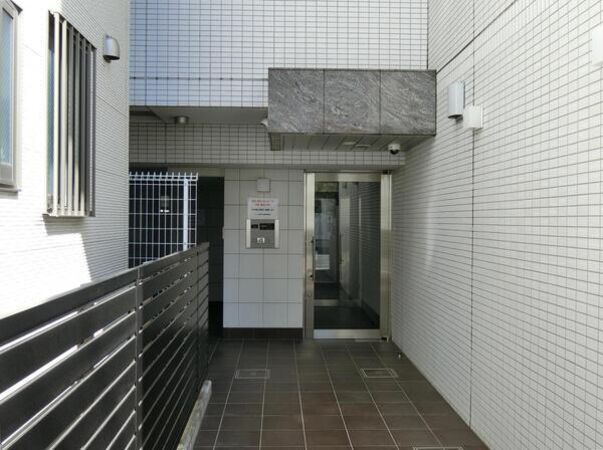 【アージョ横浜白楽】エントランス