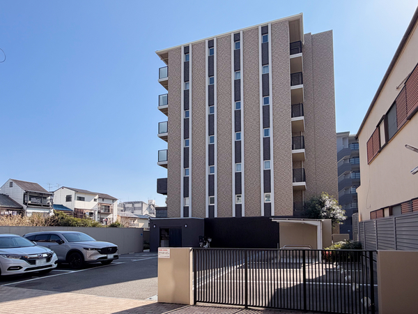 【プレサンスロジェ太秦天神川】外観