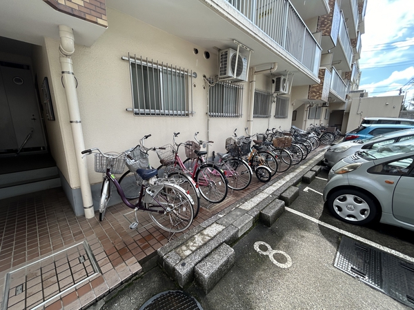 【コープ野村植竹】駐輪場