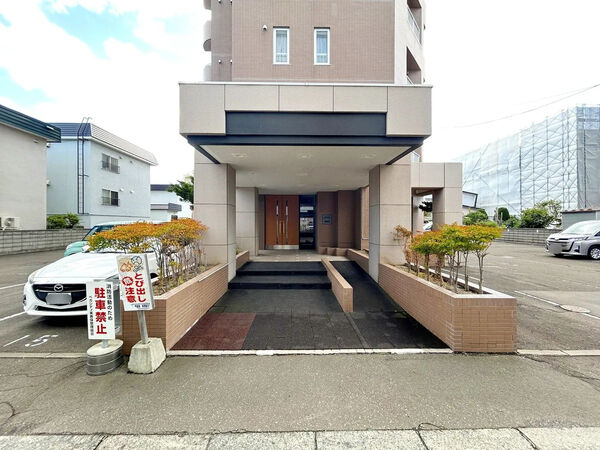 【ベガシティ美香保】エントランス