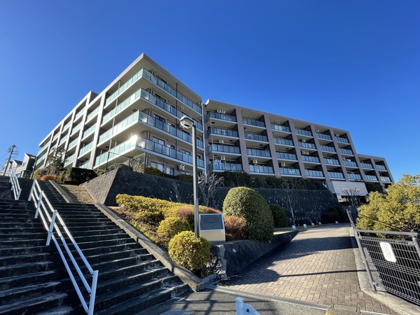 【ライオンズマンション宮前平ヒルズ】外観