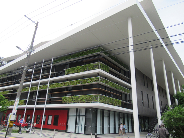 大阪市城東区役所まで約740ｍ（徒歩約10分）