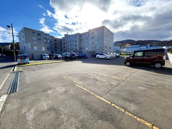 【サーム手稲弐番館】駐車場