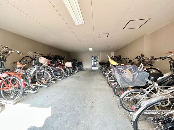 【クリオ向ヶ丘遊園壱番館】駐輪場