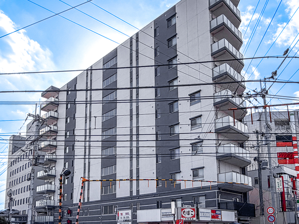 【フェミネンス大津石山駅前】外観