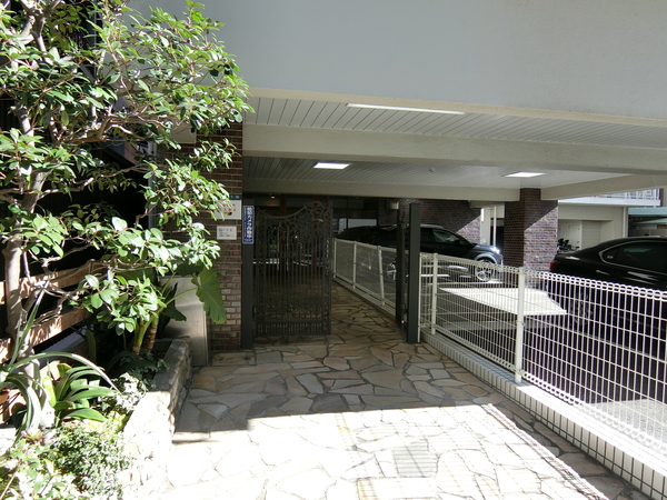 【南麻布マンション】エントランス