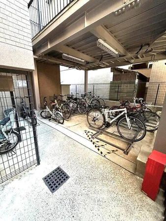 （駐輪場）