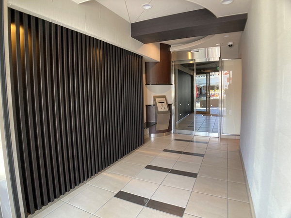 【ロジュマン上杉】エントランス