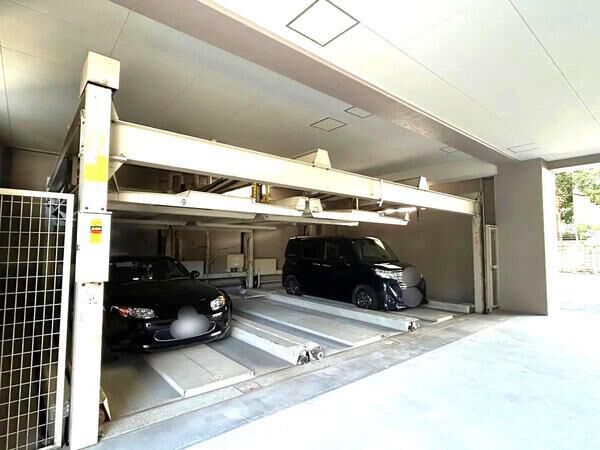 【ロイヤルシティ阿倍野】共用部分(駐車場) 【ロイヤルシティ阿倍野】共用部分(駐車場)