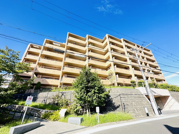 【ローレルコート千里山星が丘】外観