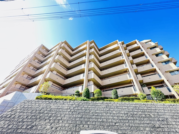 【ローレルコート千里山星が丘】外観