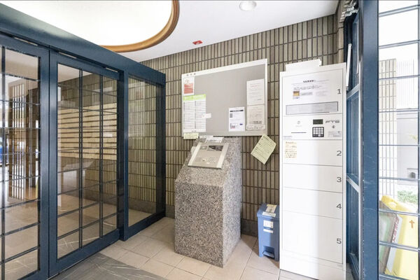 【メロディーハイム蛸薬師】エントランス