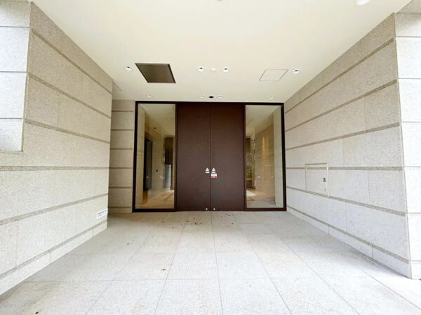 【リバーガーデン四天王寺】エントランス