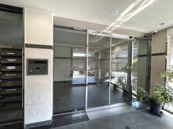 【ローヤルシティ大宮吉敷町】エントランス 【ローヤルシティ大宮吉敷町】エントランス