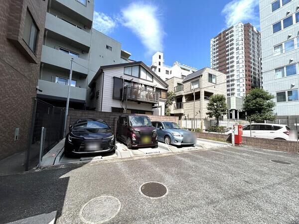 【ローヤルシティ大宮吉敷町】駐車場