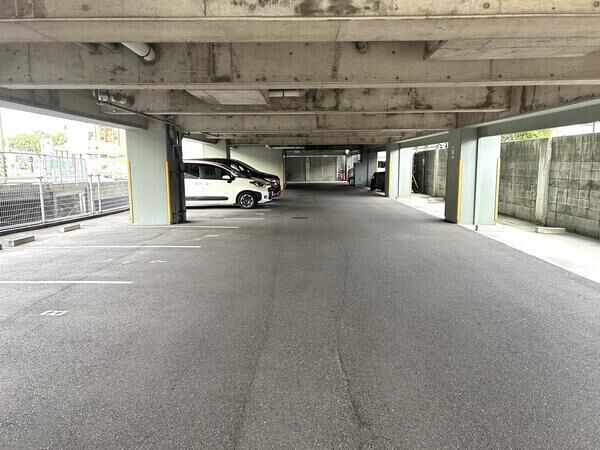 【パークヒルズ高陽】駐車場