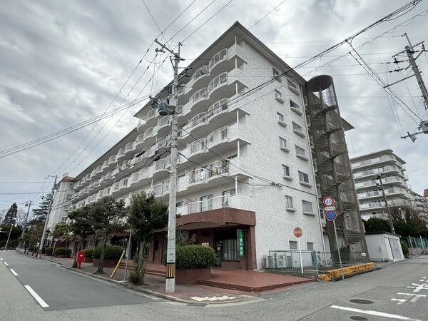 【阪急逆瀬台マンション】外観 【阪急逆瀬台マンション】外観