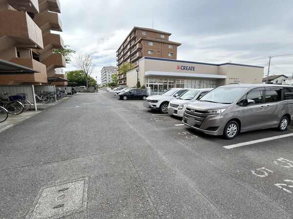 【茅ヶ崎グランドハイツ】駐車場