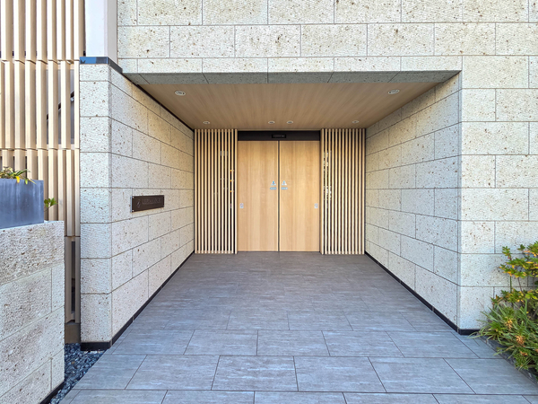 【ルピアコート越谷】エントランス