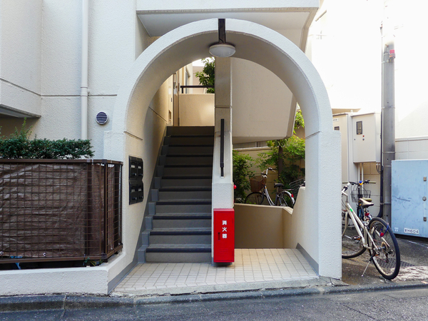 【クレール八幡山A棟】エントランス