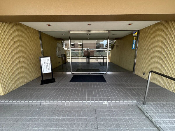 【東海浦和マンション】エントランス