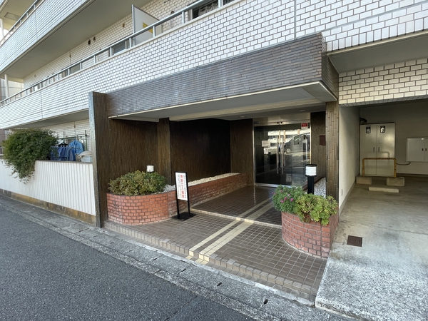 【ファミネス宮前平】エントランス