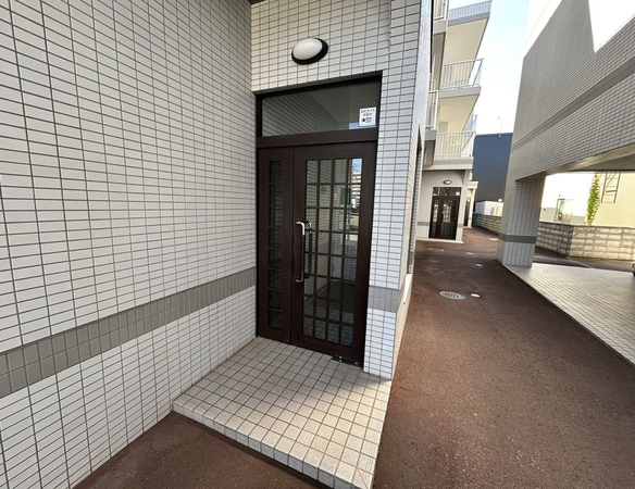 【グランドムール西岡】外観