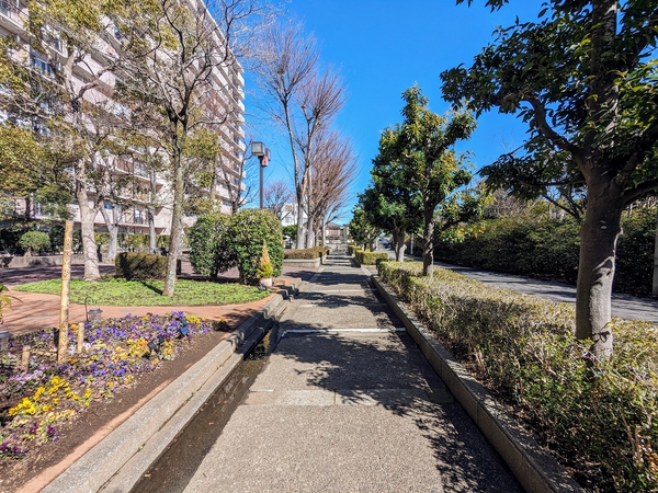 【横浜鶴ヶ峰ビューハイツ】敷地内遊歩道