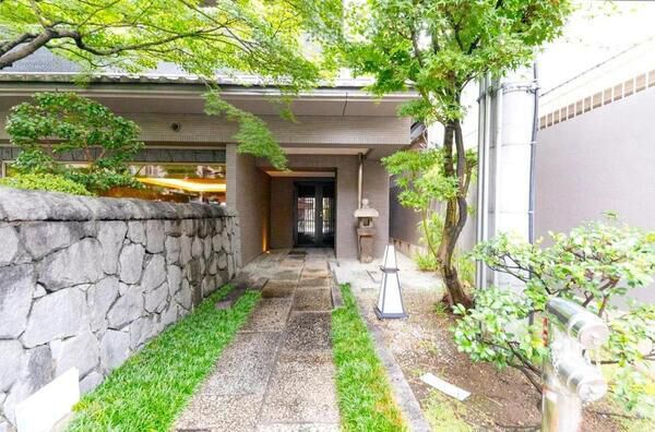 【サンメゾン烏丸御池ザ・ゲート】共用部分（庭）
