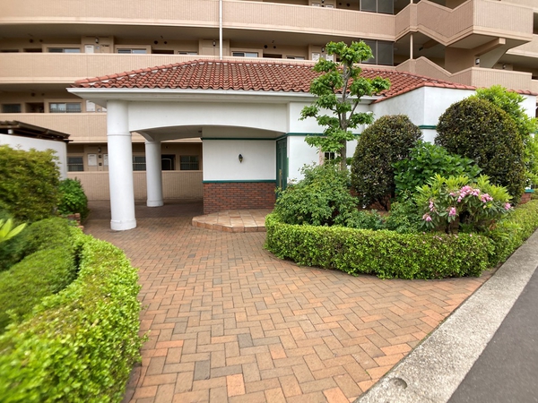【長町南パークホームズサザンクレスト】エントランスアプローチ