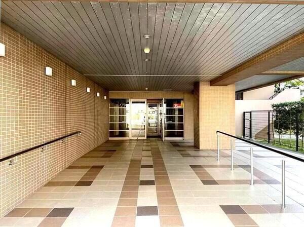 【ロータリーマンション西大津3番館】エントランス1