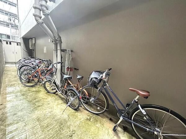 【サントーア薬院】(駐輪場) 【サントーア薬院】(駐輪場)