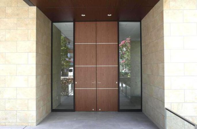 【グランドメゾン上町台レジデンスタワー】マンション入り口 【グランドメゾン上町台レジデンスタワー】マンション入り口