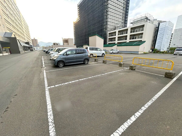 【ラポール二十四軒】駐車場 【ラポール二十四軒】駐車場