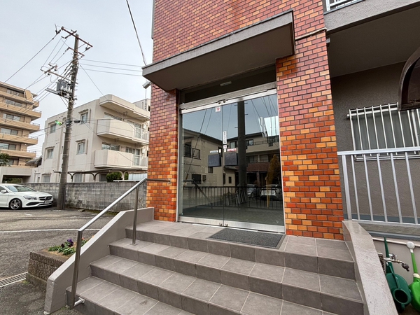 【ライオンズマンション市ケ尾】エントランス