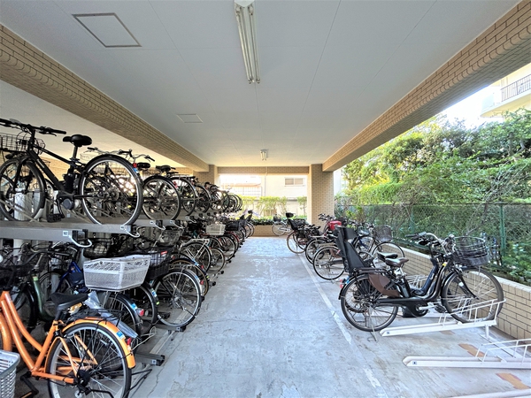 【ライオンズマンション仙台堀川公園】駐輪場
