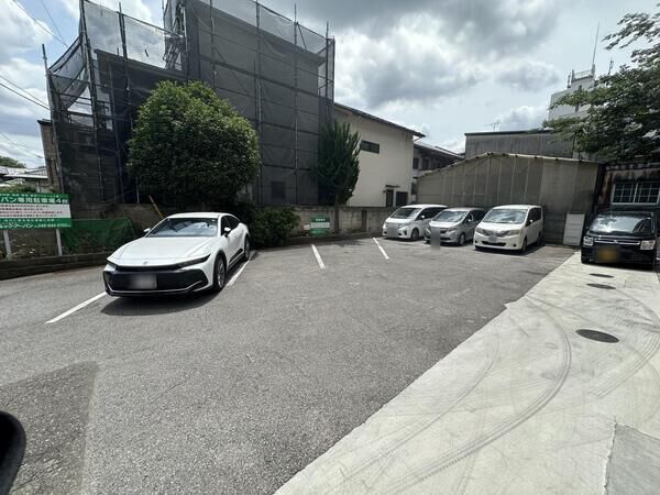 【大宮公園駅前マンション】駐車場