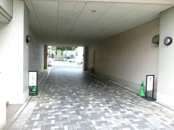 【根岸森林公園ハイツ】アプローチ 【根岸森林公園ハイツ】アプローチ