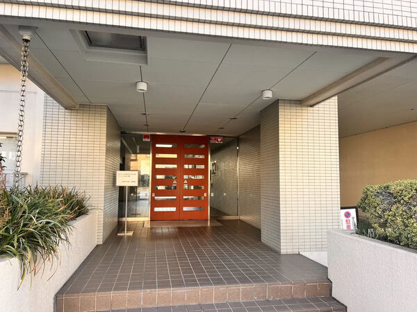 【根岸森林公園ハイツ】エントラン1