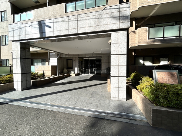 【アルス近代美術館】エントランス