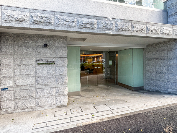 【バースシティ・ザ・マーク港北センター南】エントランス