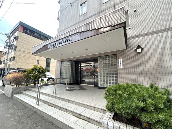 【ヴィンテージ山鼻】エントランス 【ヴィンテージ山鼻】エントランス