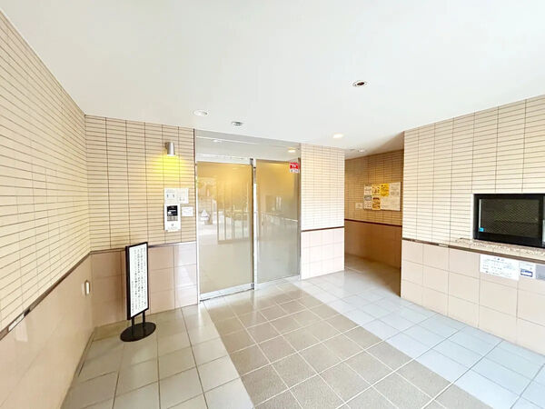 【府中ガーデンハウス】エントランス2