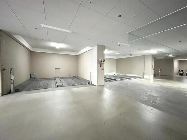 (駐車場) (駐車場)