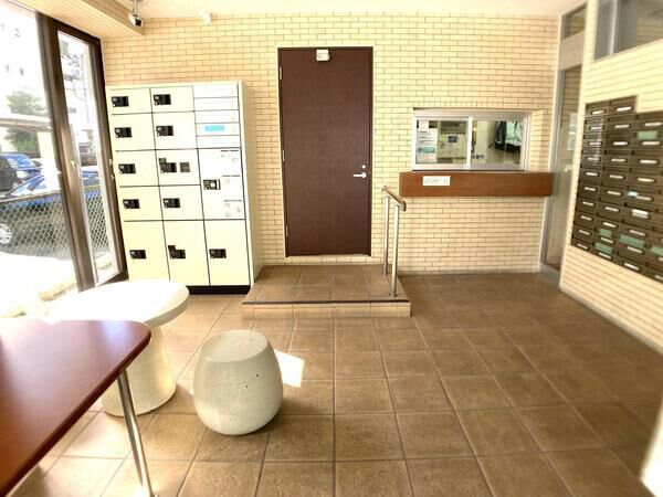 【ラポール錦町マンション】エントランス3(宅配ボックス) 【ラポール錦町マンション】エントランス3(宅配ボックス)